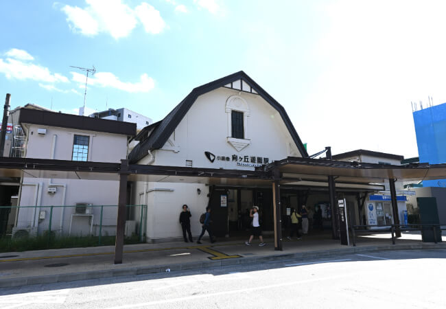 小田急線「向ヶ丘遊園駅」の北口を出ます。